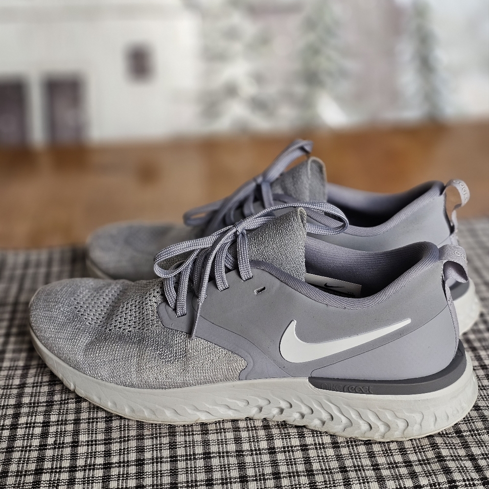 Nike woman's Odyssey React 2 Flyknit running sneakers. Size 9.